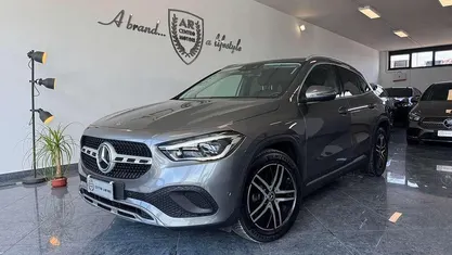 Grigio montagna Usata 2021 Mercedes GLA220 SUV | 31.900 € (Super prezzo)