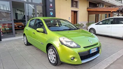 Usata Renault Clio II 75 CV (55 kW) 2010 Verde Berlina