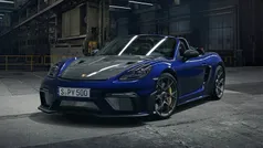 Blu genziana metallizzato/capote nera con finiture grigio artico Nuova 2025 Porsche Boxster Spyder Cabrio | 207.058 €