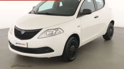 Usata Lancia Ypsilon 70 CV (51 kW) 2019 Bianco Utilitaria