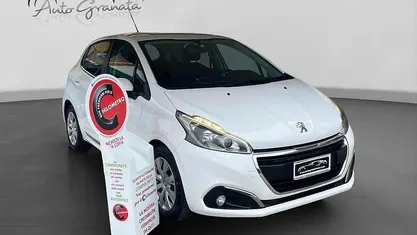 Bianco Usata 2016 Peugeot 208 Active Due volumi | 6990 € (Buon prezzo)