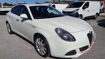 Bianco Usata 2015 Alfa Romeo Giulietta Business Due volumi | 7799 € (Buon prezzo)