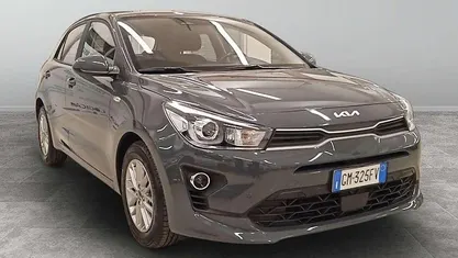 Grigio scuro Usata 2023 Kia Rio Style Tre volumi | 15.900 € (Buon prezzo)