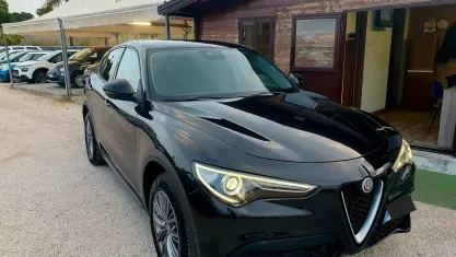 Käytetty Alfa Romeo Stelvio 190 HP (139 kW) 2019 Musta Katumaasturi