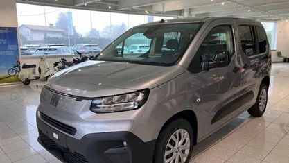 Nuova Fiat Doblò 101 CV (74 kW) 2026 Grigio metallizzato Monovolume
