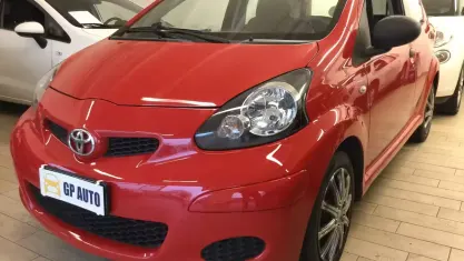 Usata Toyota Aygo 68 CV (50 kW) 2009 Rosso Utilitaria