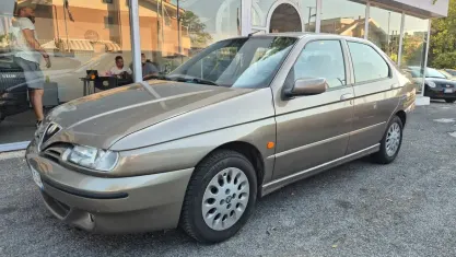 Usata Alfa Romeo 146 103 CV (75 kW) 2000 Grigio Utilitaria