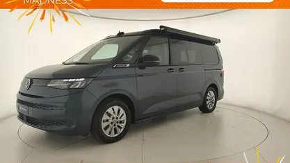 Usata VW California Beach 150 CV (110 kW) 2024 Starlight blue metallizzato deep black p Furgone