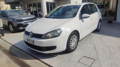 Usata VW Golf VI Comfortline 102 CV (75 kW) 2010 Bianco Utilitaria