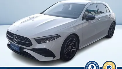 Bianco metallizzato Usata 2023 Mercedes A180 Advanced Plus Tre volumi | 30.500 € (Buon prezzo)