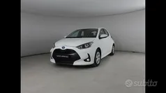 Bianco Usata 2022 Toyota Yaris Hybrid Business Edition Tre volumi | 16.800 € (Buon prezzo)