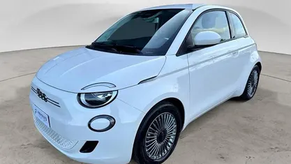 Bianco Usata 2023 Fiat 500e Icon Tre volumi | 19.900 € (Cara)