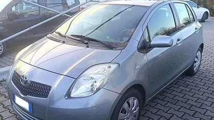 Gray Usata 2007 Toyota Yaris Berlina | 2200 € (Buon prezzo)