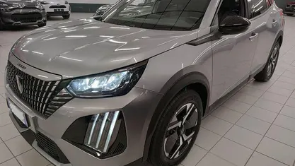 Grigio Usata 2025 Peugeot 2008 Allure SUV | 23.800 € (Buon prezzo)