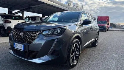 Usata Peugeot 2008 Allure 110 CV (80 kW) 2022 Grigio SUV
