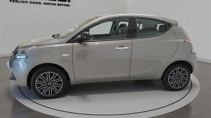 Usado Lancia Ypsilon Gold 69 HP (50 kW) 2023 Cinzento Citadino