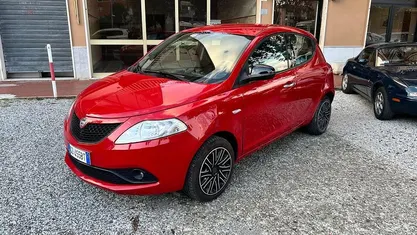 Usata Lancia Ypsilon 69 CV (50 kW) 2021 Rosso Utilitaria