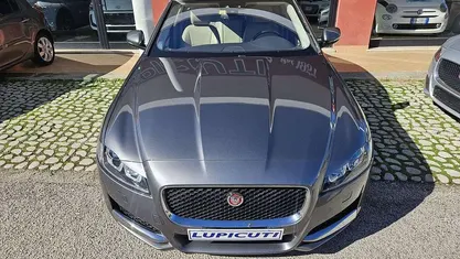 Usata Jaguar XF Prestige 179 CV (131 kW) 2015 Grigio scuro Berlina