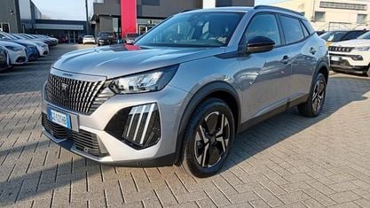 Usata Peugeot 2008 Allure 102 CV (75 kW) 2025 Argento SUV