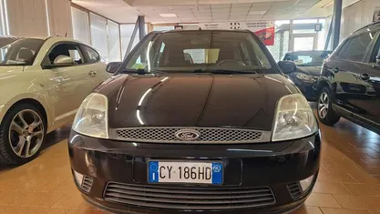 Usata Ford Fiesta Ghia 75 CV (55 kW) 2005 Nero Utilitaria