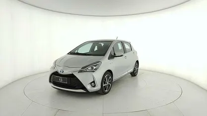 Usata 2017 Toyota Yaris Hybrid Style Tre volumi | 12.800 € (Buon prezzo)