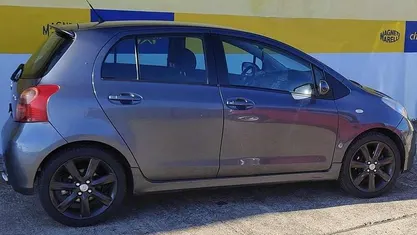 Grigio Usata 2008 Toyota Yaris Tre volumi | 4300 € (Super prezzo)