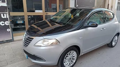 Grigio Usata 2014 Lancia Ypsilon Gold Due volumi | 6490 € (Buon prezzo)