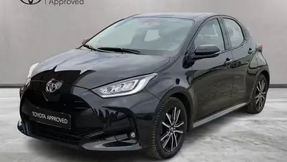 Begagnad Toyota Yaris Hybrid Trend 116 HK (85 kW) 2022 Svart Sedan