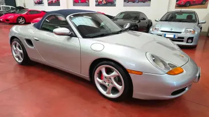 Second-hand Porsche Boxster 252 CP (185 kW) 2001 Argintiu Cabrio
