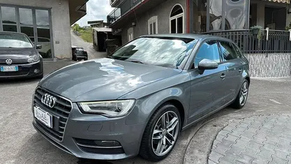Grigio Usata 2013 Audi A3 Attraction Tre volumi | 11.999 € (Buon prezzo)