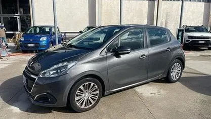 Grigio Usata 2019 Peugeot 208 Active Utilitaria | 8000 € (Super prezzo)
