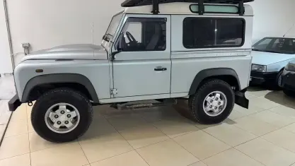 Usata Land Rover Defender SE 122 CV (89 kW) 2010 Grigio Station wagon