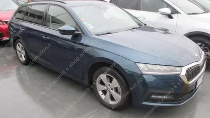 Blu Usata 2023 Skoda Octavia Executive Station wagon | 25.900 € (Buon prezzo)