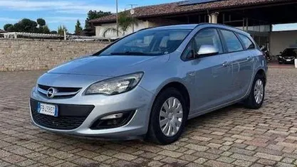 Blu/azzurro Usata 2015 Opel Astra Cosmo Station wagon | 5900 € (Buon prezzo)