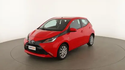 Usata Toyota Aygo X-play 70 CV (51 kW) 2016 Rosso Utilitaria