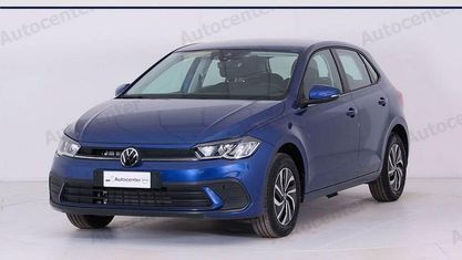 Käytetty VW Polo Life 95 HP (69 kW) 2024 Sininen Sedan