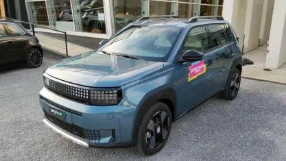 Nuova Fiat Grande Panda La Prima 110 CV (80 kW) 2025 Blu Utilitaria