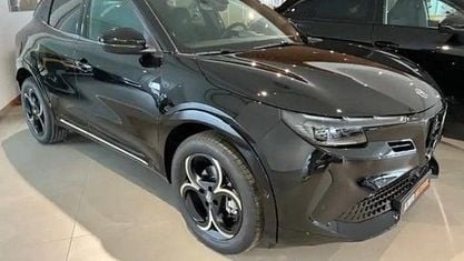 Nouă Alfa Romeo Junior Ti 145 CP (106 kW) 2026 Negru SUV