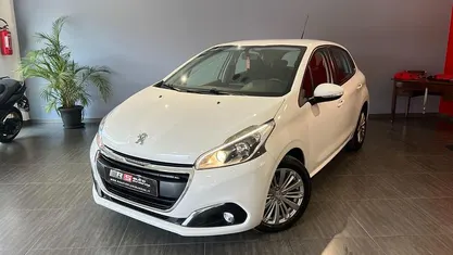 Bianco Usata 2018 Peugeot 208 Allure Due volumi | 7999 € (Ottimo prezzo)