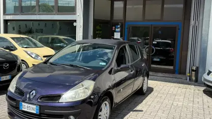 Usata Renault Clio II Luxe 75 CV (55 kW) 2006 Nero Berlina