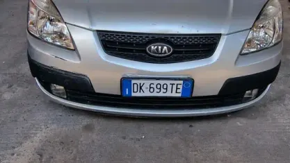 Usata Kia Rio LX 110 CV (80 kW) 2007 Argento Berlina