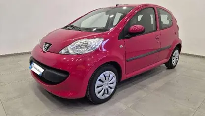 Usata Peugeot 107 68 CV (50 kW) 2007 Rosso Utilitaria