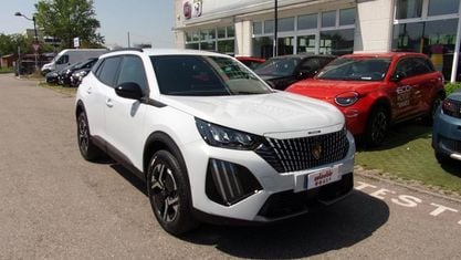 Nieuw Peugeot 2008 Allure 136 PK (100 kW) 2025 Wit SUV