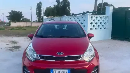 Usata Kia Rio 83 CV (61 kW) 2016 Rosso Utilitaria