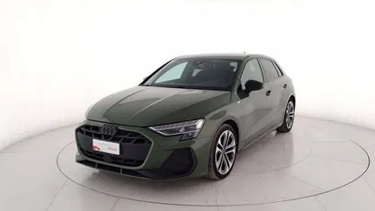 Usata Audi A3 S-Line 150 CV (110 kW) 2025 Verde metallizzato Utilitaria