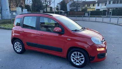 Usata Fiat Panda Lounge 69 CV (50 kW) 2016 Rosso Utilitaria