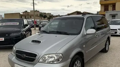 Usata Kia Carnival Comfort 145 CV (106 kW) 2004 Grigio Monovolume