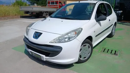 Usata Peugeot 206+ 68 CV (50 kW) 2011 Bianco Utilitaria