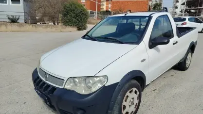 Usata Fiat Strada 84 CV (61 kW) 2009 Bianco Pick-up