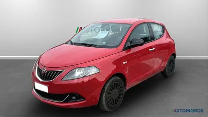 Usata Lancia Ypsilon Silver 69 CV (50 kW) 2023 Rosso Utilitaria